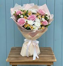 Букет цветов из:  Гвоздики, Орхидеи и Розы в Майском Республики Адыгея