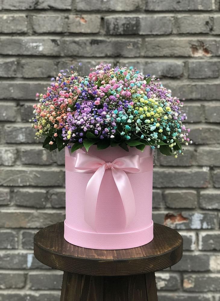 Цветочная композиция из Гипсофила и Розы в шляпной коробке в Майском Республики Адыгея