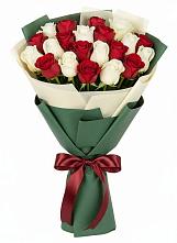Букет Микс из красных и белых роз в Майском Республики Адыгея