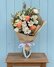 Букет цветов из:  Альстромерии, Лизиантусы, Розы и Хризантемы в Майском Республики Адыгея