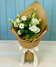 Букет цветов из:  Хризантемы и Лизиантусы #REPLACE_PRED# Майском Республики Адыгея