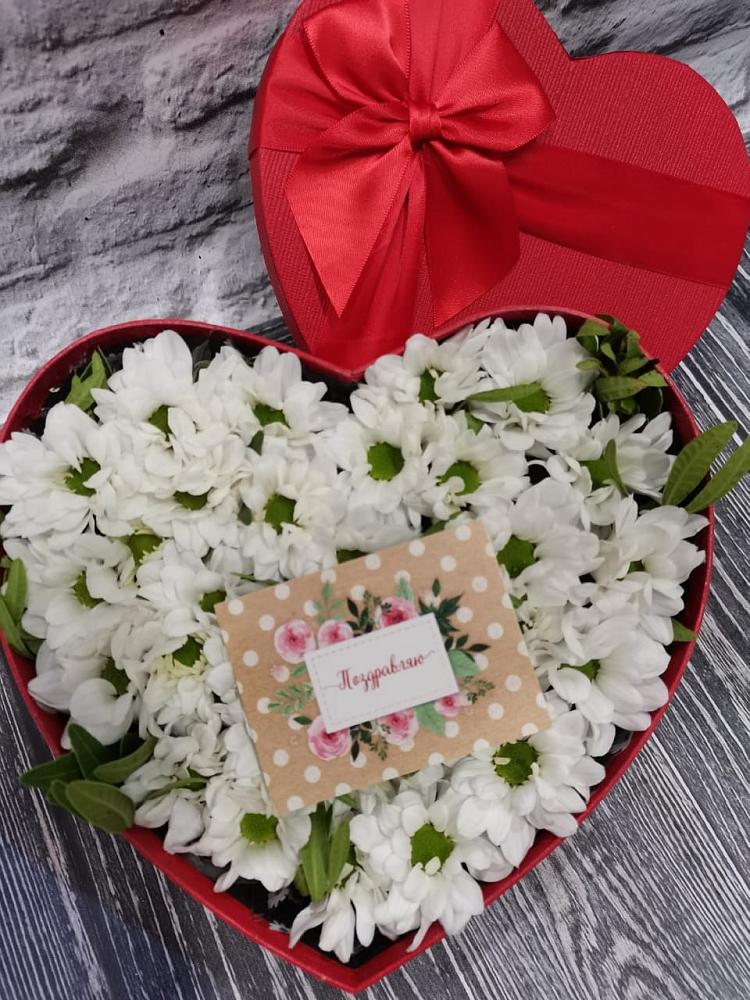 Цветочная композиция из Хризантемы в виде сердца в Майском Республики Адыгея