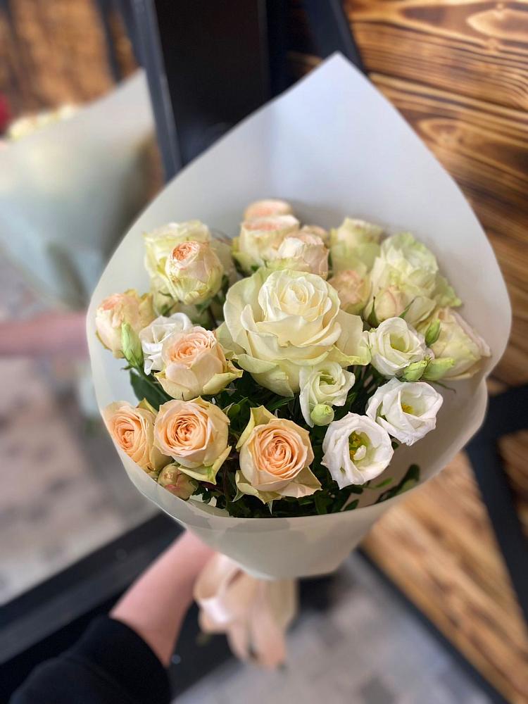 Букет цветов из: Розы и Лизиантусы в Майском Республики Адыгея